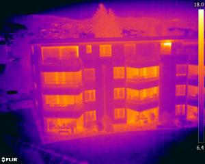 Mit Wärmebildaufnahmen lassen sich Schwachstellen und Wärmeverluste bei Gebäuden sichtbar machen.