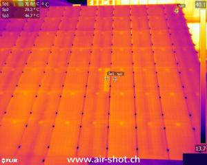 Mit der Thermografie werden Fehler an laufenden Photovoltaik-Anlagen sichtbar gemacht.